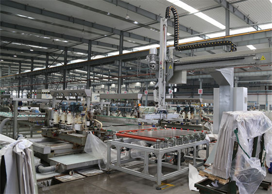 Chine Panneau solaire automatique faisant à machine le chargeur en verre pour la chaîne de production en verre solaire fournisseur
